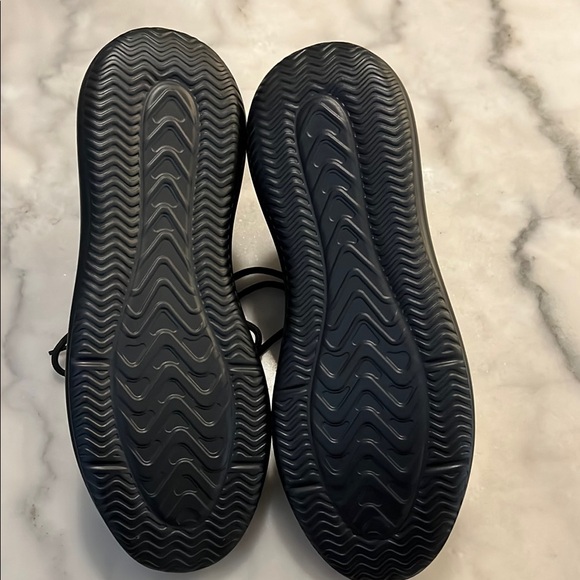 🎈Black and White Athletic Sneakers🎁Fill a Box for $20 Sale 📦 - Picture 7 of 8